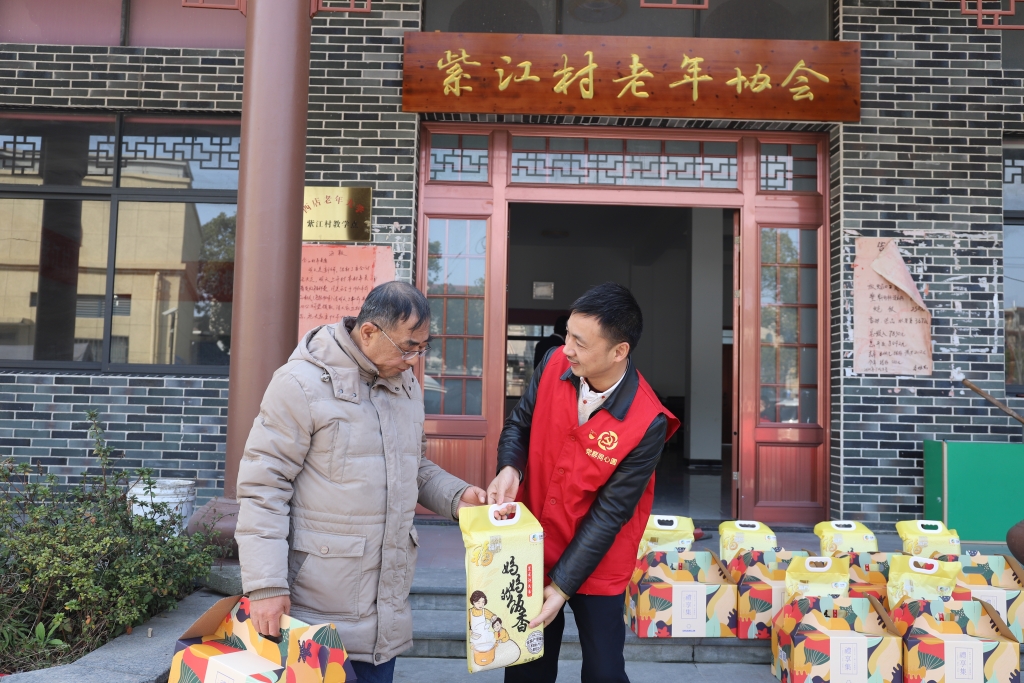 暖春意，敬老情-心博官方网站_心博（中国）多年坚持慰问孤寡老人